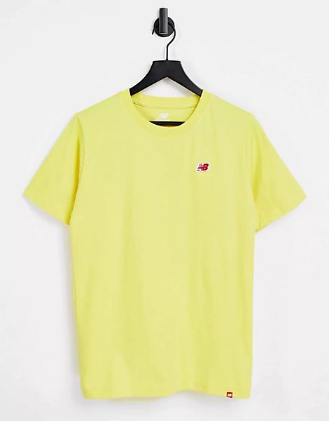 New Balance – T-Shirt in Gelb mit kleinem Logo günstig online kaufen