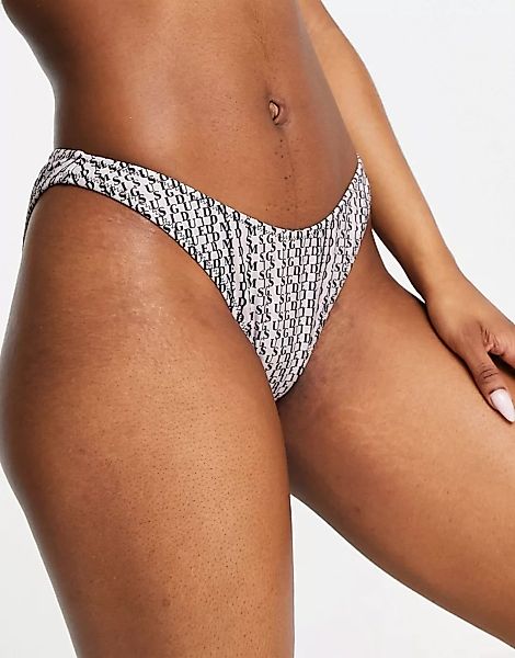 Missguided – Boomerang – Bikiniunterteil in Taupe mit Logo-Print-Neutral günstig online kaufen