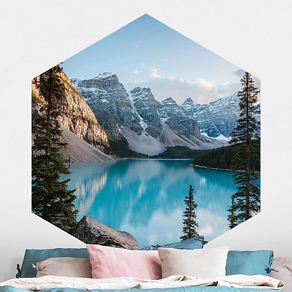 Hexagon Fototapete selbstklebend Bergsee günstig online kaufen
