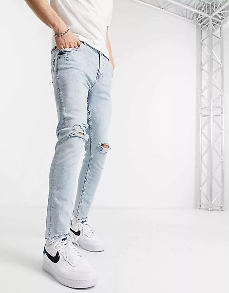 Bershka– Sehr eng geschnittene Jeans in hellblauer Waschung mit Zierrissen günstig online kaufen