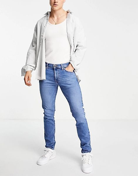 Lee Luke – Schmal zulaufende Jeans mit schmalem Schnitt-Blau günstig online kaufen