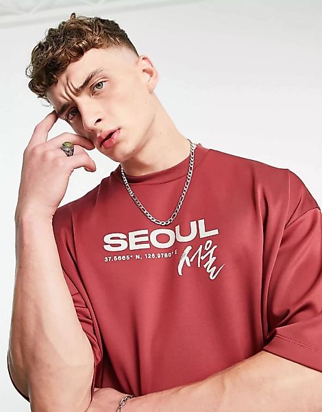 ASOS DESIGN – Oversize-T-Shirt aus rotem Neopren mit „Seoul”-Cityprint günstig online kaufen