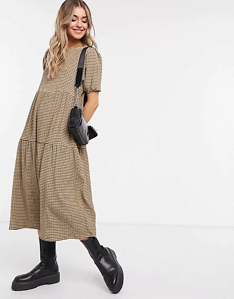 ASOS DESIGN – Gestuftes Midi-Hängerkleid mit Gitterdruck in Camel und Schwa günstig online kaufen