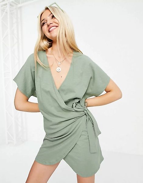 ASOS DESIGN – Mini-Wickelkleid in Khaki-Grün günstig online kaufen