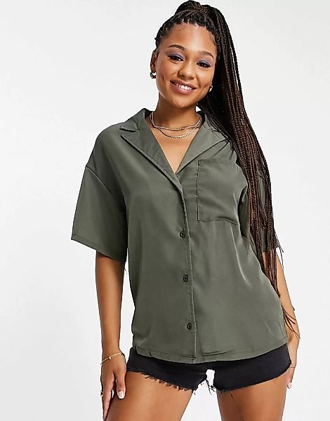 In The Style x Naomi Genes – Oversize-Hemd in Khaki, Kombiteil-Grün günstig online kaufen