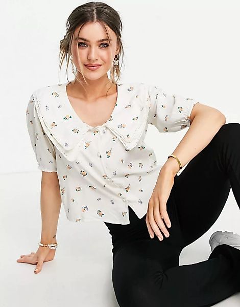 Pimkie – Bluse mit Blumenmuster und Kragendetail in Weiß günstig online kaufen