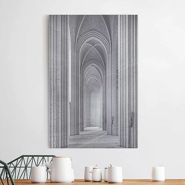 Leinwandbild Schwarz-Weiß - Hochformat Kreuzgang in der Grundtvigs Kirke günstig online kaufen