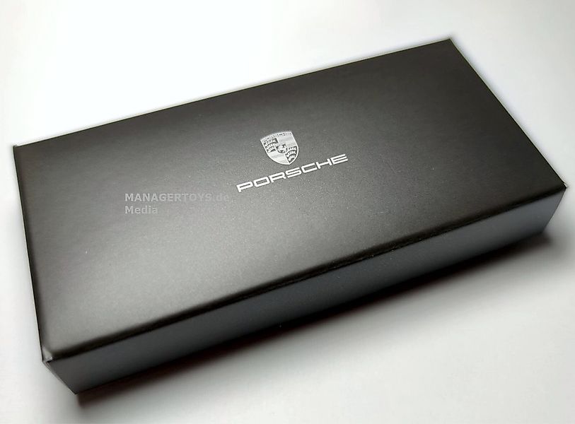 Porsche Schlüsselanhänger Wappen Leder Oak green günstig online kaufen