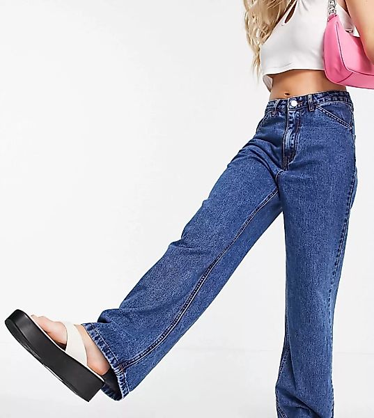 Missguided Petite – Hellblaue Mom-Jeans mit hohem Bund und geradem Beinschn günstig online kaufen