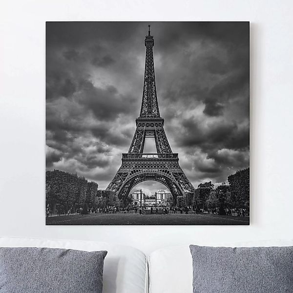 Leinwandbild Schwarz-Weiß - Quadrat Eiffelturm vor Wolken schwarz-weiß günstig online kaufen