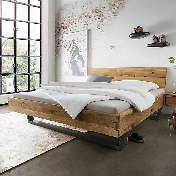 Massivholz Bett aus Wildeiche geölt Metallkufen günstig online kaufen