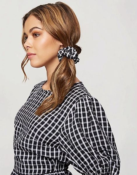 Miss Selfridge – Hochgeschlossene, schwarz karierte Bluse mit Puffärmeln günstig online kaufen