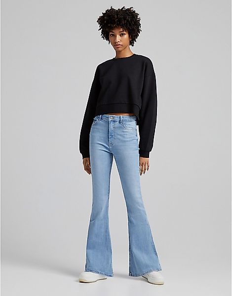 Bershka – Ausgestellte Jeans im Stil der 90er in hellem Stein-Blau günstig online kaufen