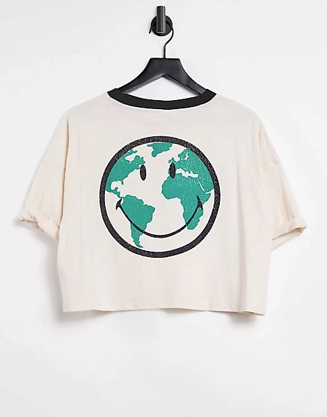 Cotton:On – Kurz geschnittenes T-Shirt in Ecru mit Smiley-Print-Weiß günstig online kaufen
