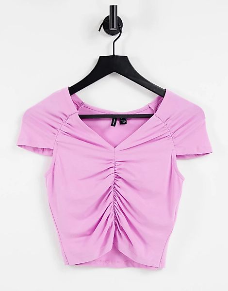 Vero Moda – T-Shirt aus einem Bio-Baumwollmix in Rosa mit gerüschtem V-Auss günstig online kaufen