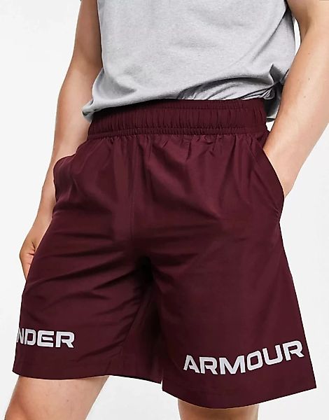 Under Armour – Gewebte Shorts in Kastanienbraun mit geteiltem Logo-Rot günstig online kaufen