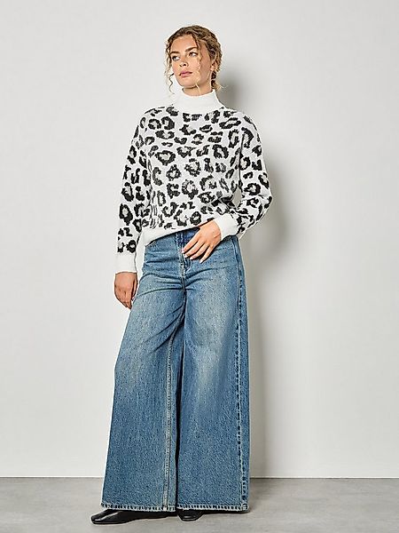 Apricot Rundhalspullover Stehkragenpullover mit Leo-Muster und Pailletten günstig online kaufen