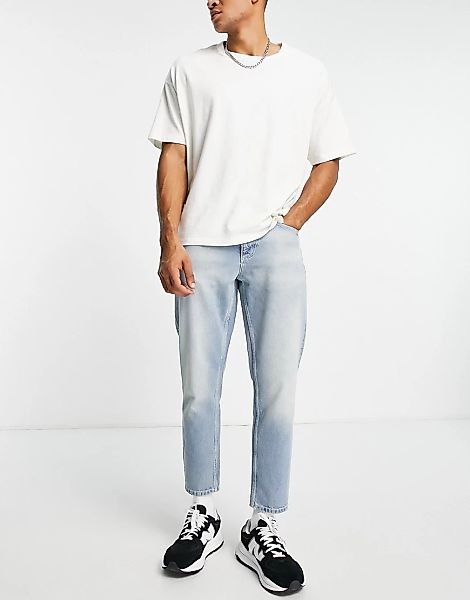 ASOS DESIGN – Klassische, feste Jeans in mittelblauer Tinted-Waschung günstig online kaufen