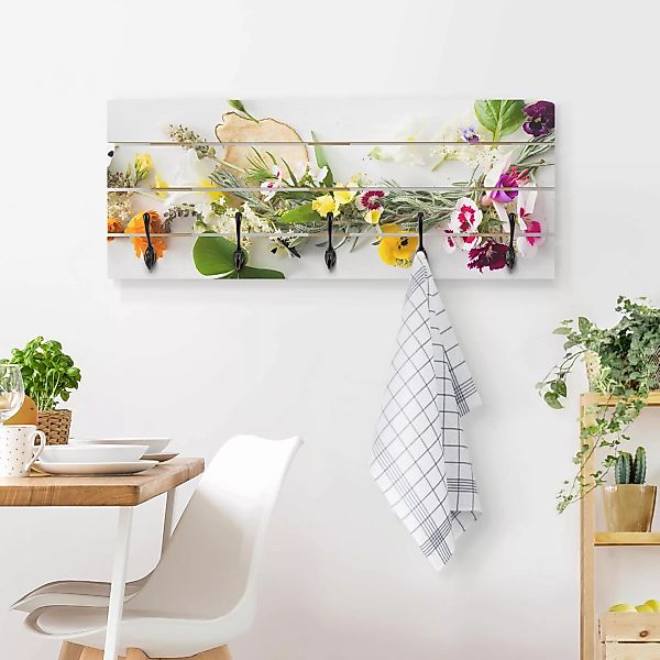 Wandgarderobe Holzpalette Frische Kräuter mit Essblüten günstig online kaufen