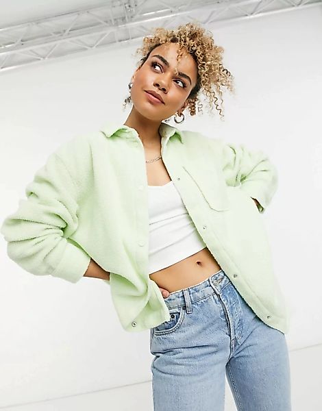 Weekday – Bess – Fleece-Hemd in Grün günstig online kaufen