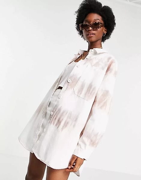 ASOS DESIGN – Shirtjacke mit Batikdesign-Weiß günstig online kaufen