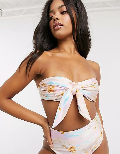 ASOS DESIGN – Trägerloses Bügel-Bikinioberteil mit Schnürung und Hawaiimust günstig online kaufen