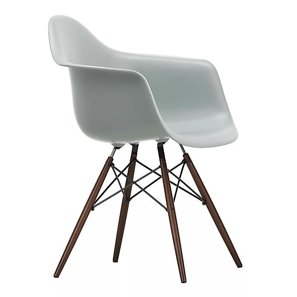 Vitra - Eames Plastic Armchair DAW Gestell Ahorn dunkel - hellgrau/Sitzscha günstig online kaufen