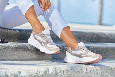 LASCANA Sneaker mit ultraleichter Chunky-Sohle, Schnürhalbschuh, günstig online kaufen