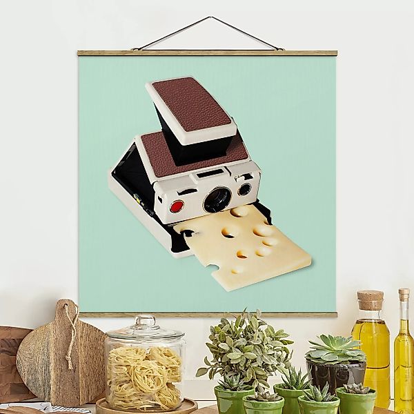 Stoffbild Küche mit Posterleisten - Quadrat Kamera mit Käse günstig online kaufen