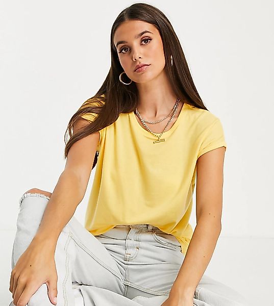 Vero Moda –Tall – T-Shirt in Gelb mit V-Ausschnitt günstig online kaufen