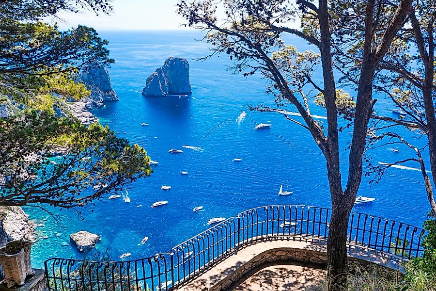 Papermoon Fototapete "CAPRI-INSEL STRAND KLIPPEN KÜSTE BLUME GEBIRGE TERRAS günstig online kaufen