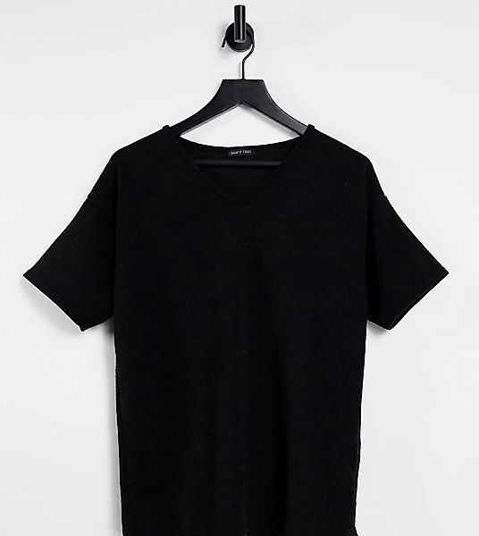 I Saw It First Plus – Geripptes T-Shirt mit V-Ausschnitt in Schwarz günstig online kaufen