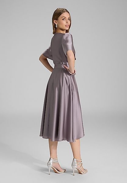 SWING Cocktailkleid Taillierter Schnitt mit fließendem Rockteil günstig online kaufen