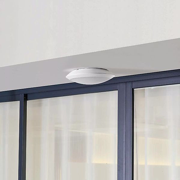 Lindby LED-Außendeckenlampe Naira, weiß, Sensor, 30 cm, IP65 günstig online kaufen