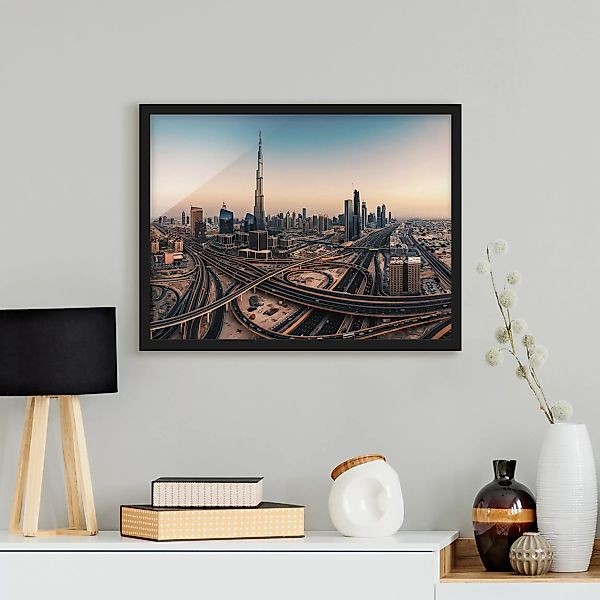 Bild mit Rahmen Architektur & Skyline - Querformat Abendstimmung in Dubai günstig online kaufen