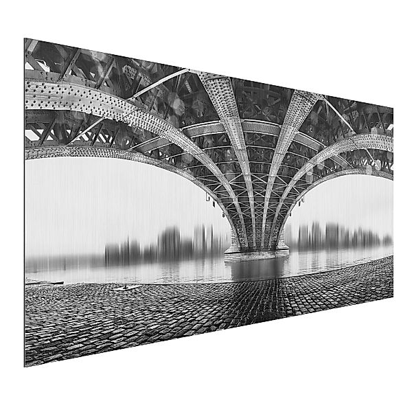 Alu-Dibond Bild Schwarz-Weiß - Querformat Under The Iron Bridge günstig online kaufen