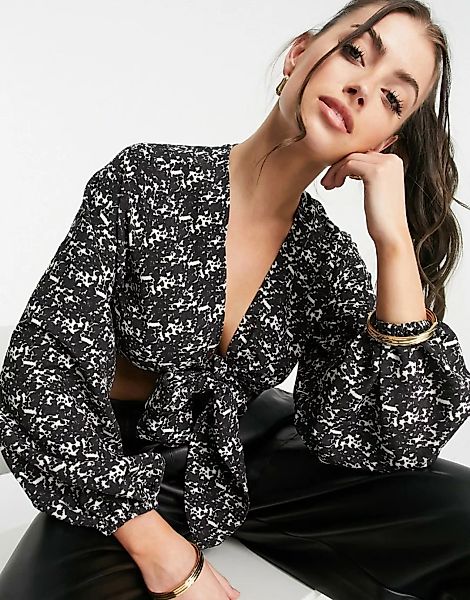 Pretty Lavish – Cecile – Bluse mit Bindedetail auf der Vorderseite und abst günstig online kaufen