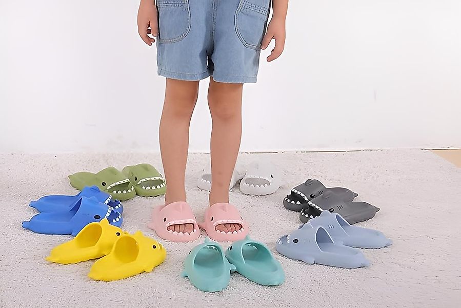 Corimori Bequeme Hai Badeschuhe im Haifisch-Design günstig online kaufen