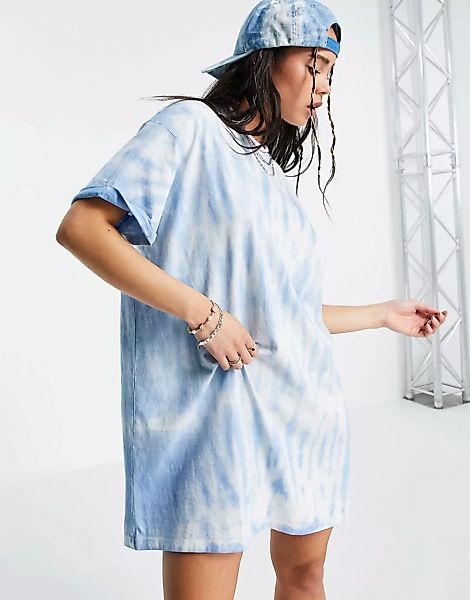 Bershka – Oversize-T-Shirt-Kleid mit Batikmuster in Blau günstig online kaufen