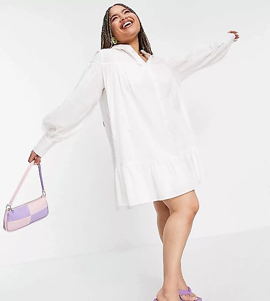 ASOS DESIGN Curve – Gesmoktes Hemdkleid aus gepunktetem Dobby-Stoff-Weiß günstig online kaufen