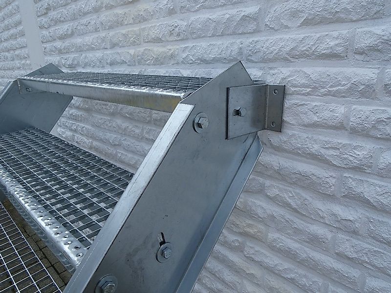 SRM Design Außentreppe 4 Stufen Stahltreppe günstig online kaufen