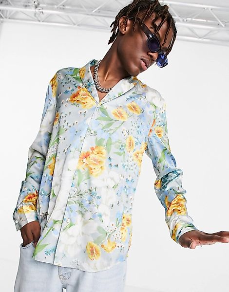 ASOS DESIGN – Satinhemd mit Blumenmuster und Perlenknöpfen-Blau günstig online kaufen