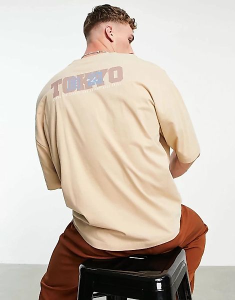 ASOS DESIGN – Oversize-T-Shirt in Beige mit „Tokyo”-Cityprint hinten-Neutra günstig online kaufen