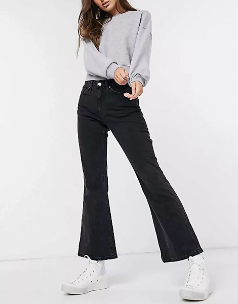 Weekday – Wave – Ausgestellte Jeans in Schwarz günstig online kaufen