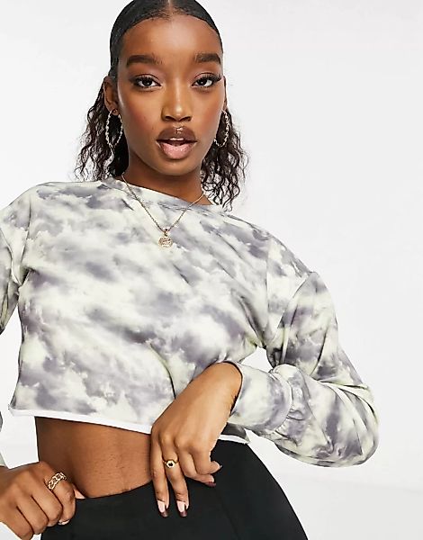 Love & Other Things – Kurz geschnittenes Sweatshirt mit grauem Batikmuster- günstig online kaufen
