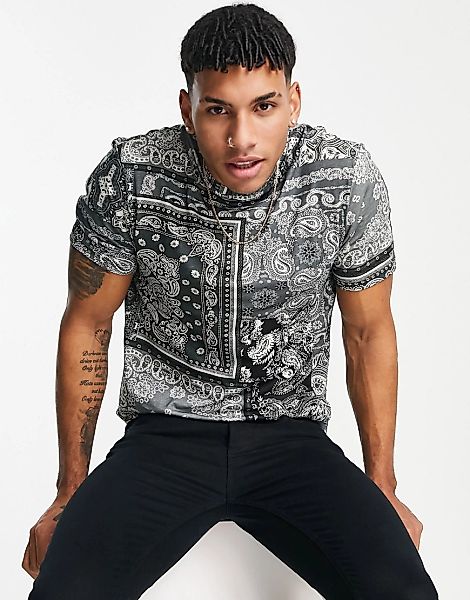 River Island – T-Shirt in Schwarz mit regulärer Passform und Bandana-Muster günstig online kaufen