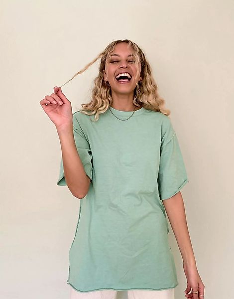 ASOS DESIGN – Super Oversize-T-Shirt in verwaschenem Salbeigrün mit sichtba günstig online kaufen