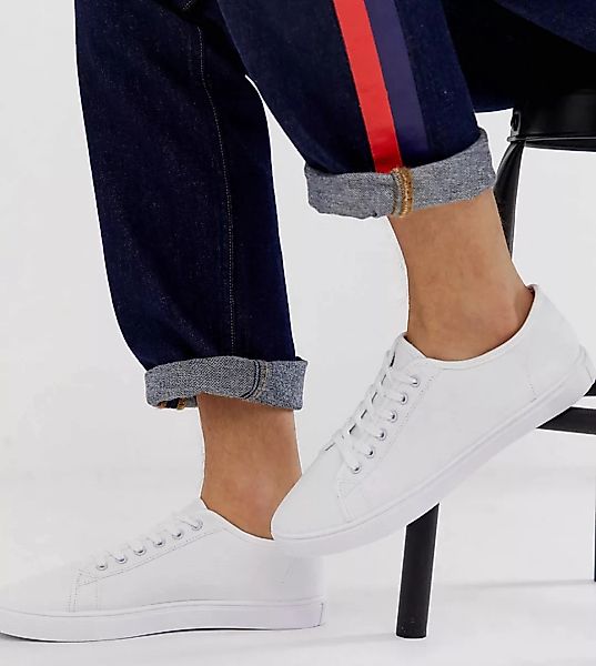 ASOS DESIGN – Sneaker aus weißem Stoff in weiter Passform günstig online kaufen