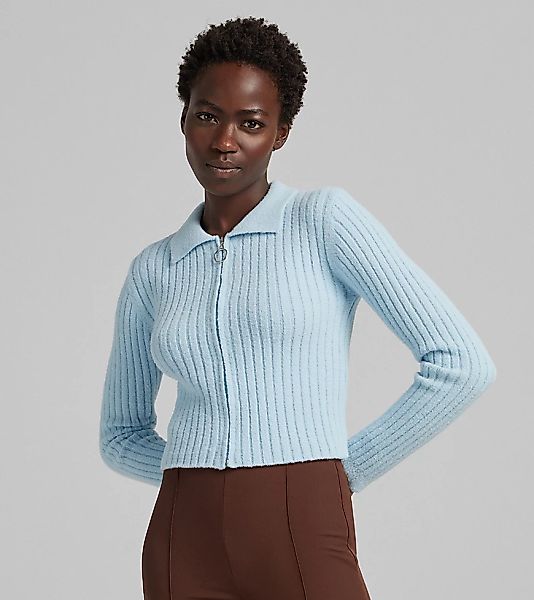 Bershka – Pullover in Blau mit Polokragen und Reißverschluss günstig online kaufen