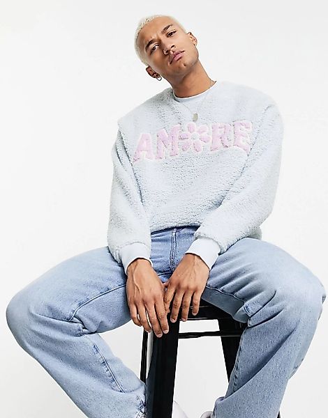ASOS DESIGN – Oversize-Sweatshirt mit „Amore“-Brustprint in Bouclé-Optik-Vi günstig online kaufen